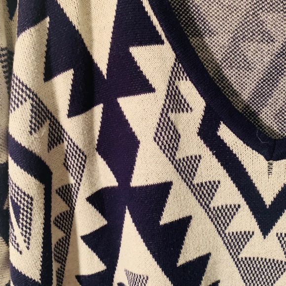 Tobi Oversized Aztec Pattern Sweater - Picture 2 of 4